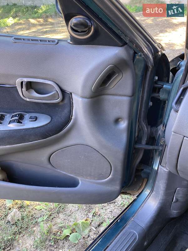 Седан Daewoo Nubira 1998 в Краматорске