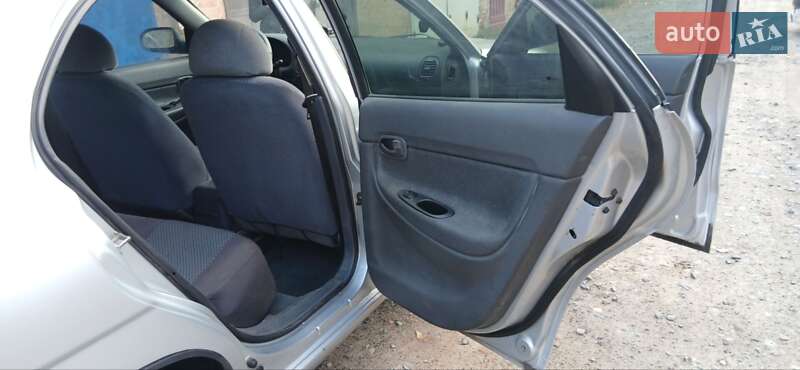 Седан Daewoo Nubira 1998 в Полтаве