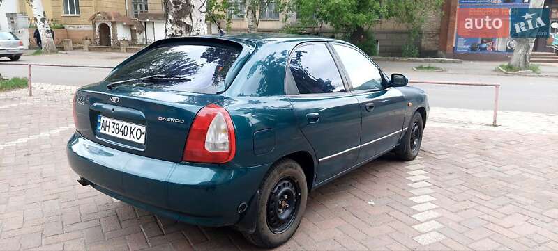Хэтчбек Daewoo Nubira 1998 в 