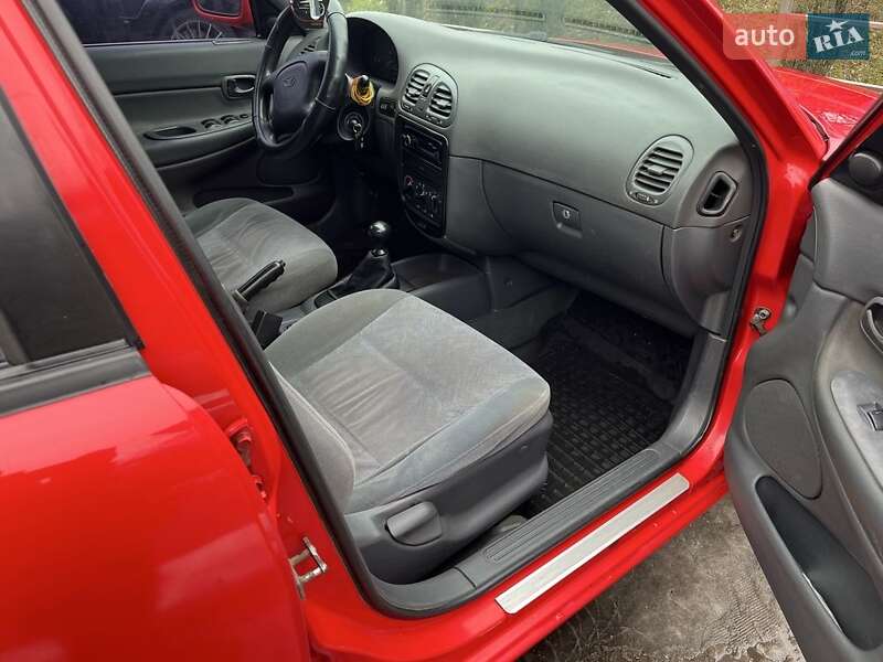 Седан Daewoo Nubira 1998 в Полтаве