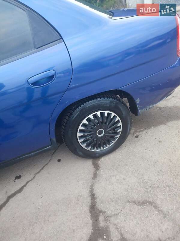 Седан Daewoo Nubira 1997 в Острозі