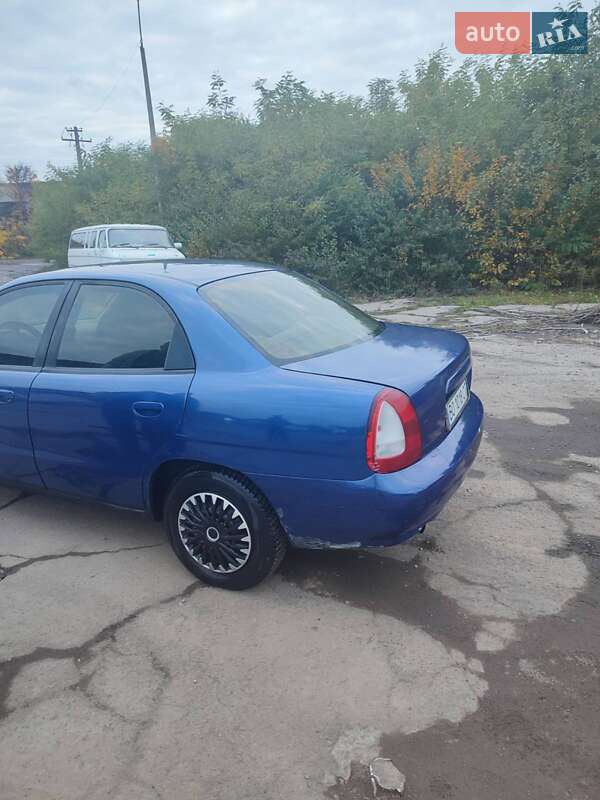 Седан Daewoo Nubira 1997 в Острозі