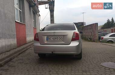 Седан Daewoo Nubira 2003 в  фото 4 Седан Daewoo Nubira 2003 в
