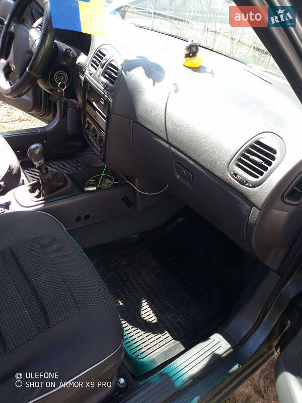 Седан Daewoo Nubira 1998 в Сарнах