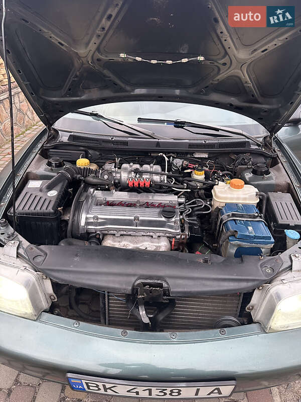 Седан Daewoo Nubira 1998 в Сарнах