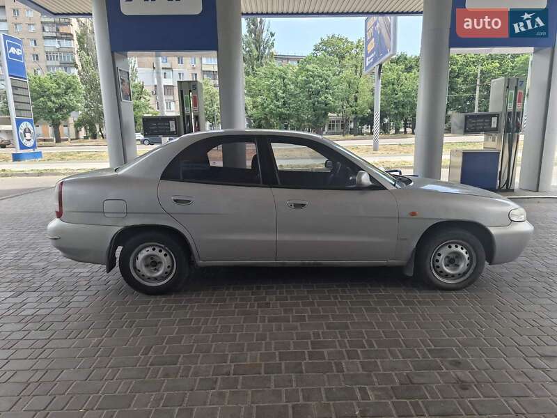 Седан Daewoo Nubira 1998 в Миколаєві
