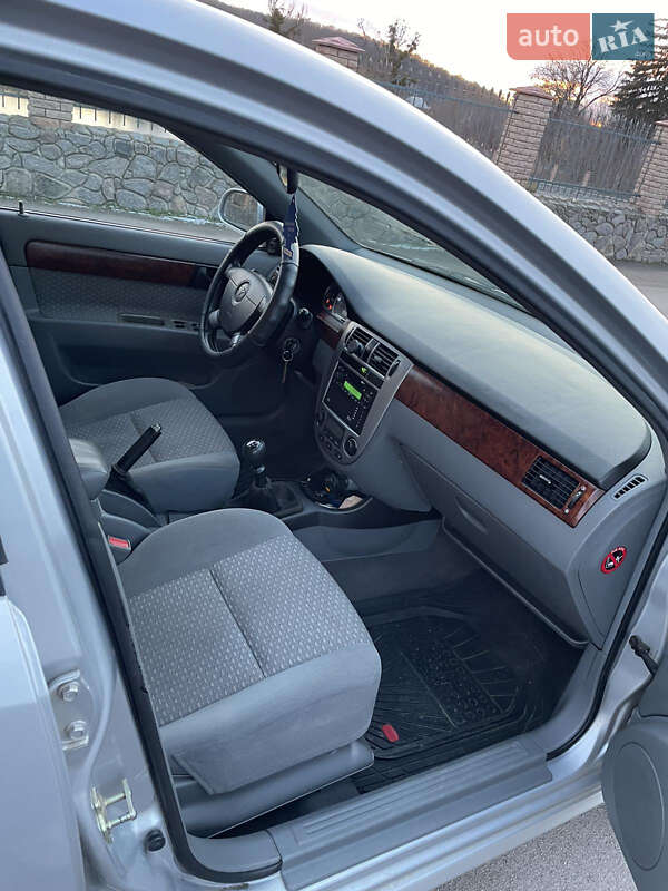 Седан Daewoo Nubira 2004 в Погребище