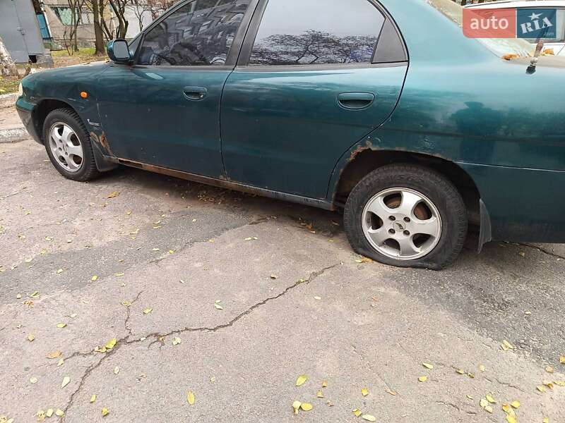Седан Daewoo Nubira 1998 в Дніпрі