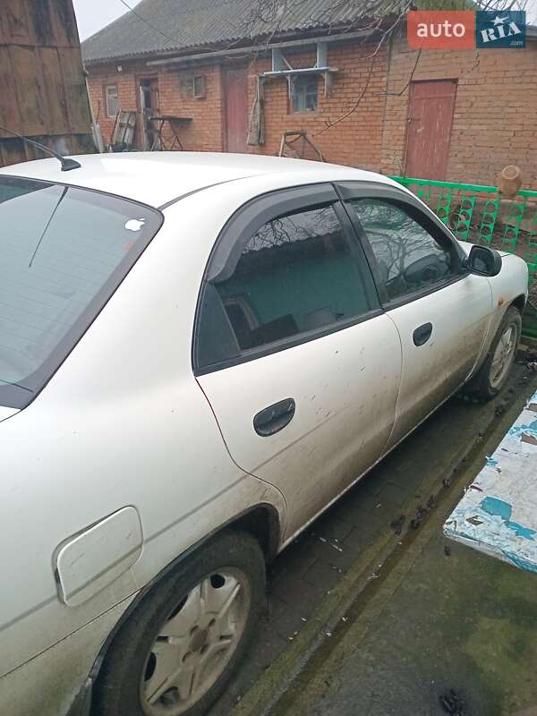 Седан Daewoo Nubira 1998 в Хмельницькому