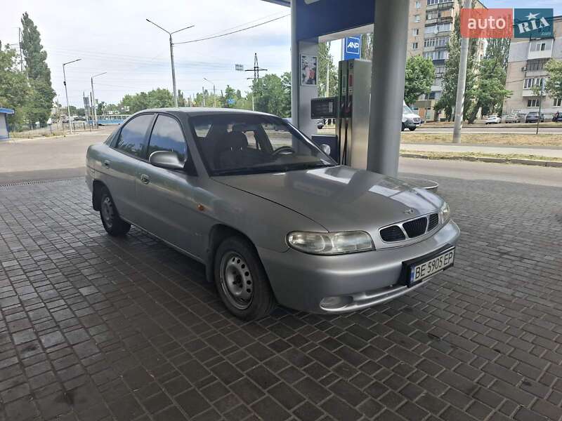 Седан Daewoo Nubira 1998 в Миколаєві