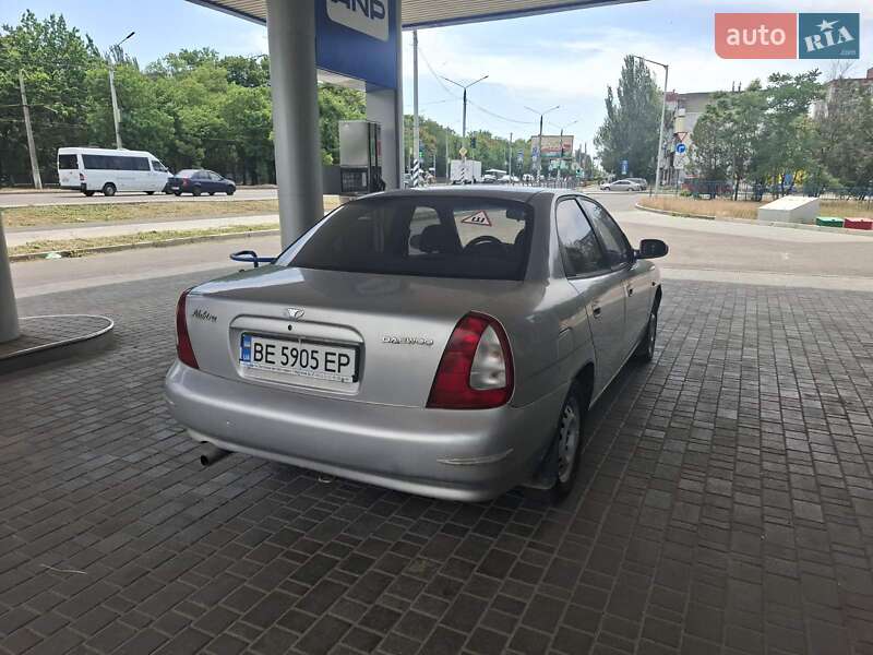 Седан Daewoo Nubira 1998 в Миколаєві