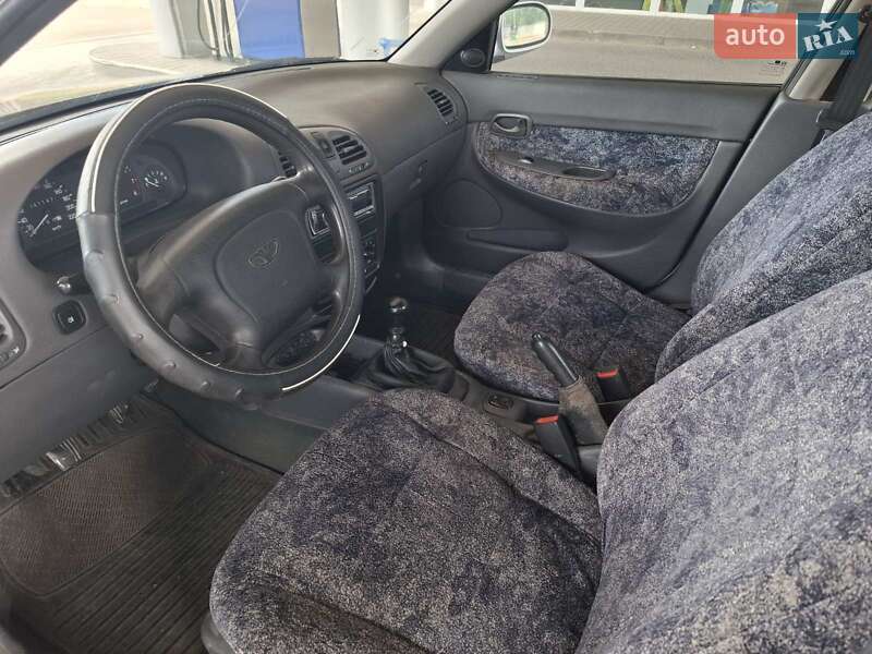Седан Daewoo Nubira 1998 в Миколаєві