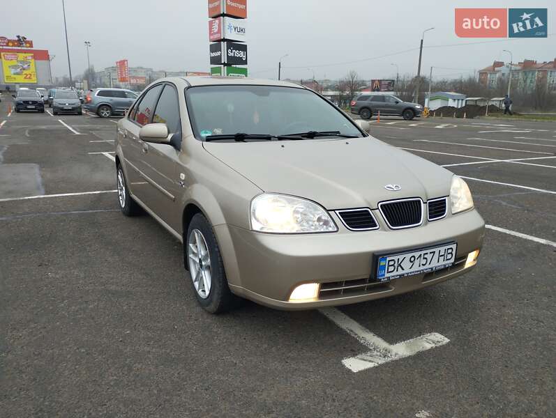 Седан Daewoo Nubira 2004 в Остроге