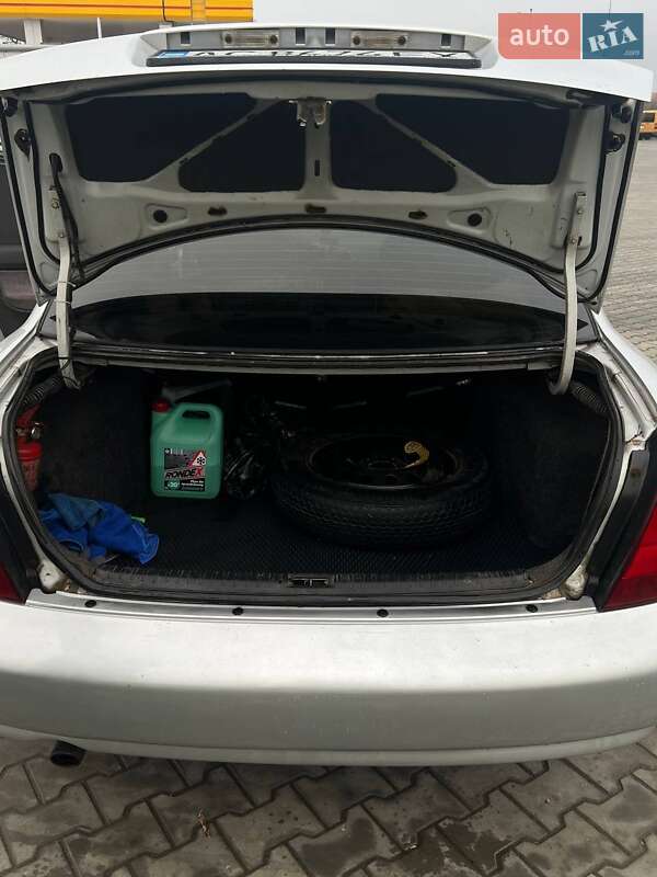 Седан Daewoo Nubira 1998 в Луцьку