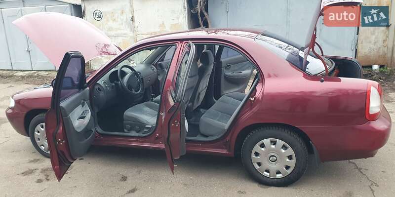 Седан Daewoo Nubira 1999 в Черкассах