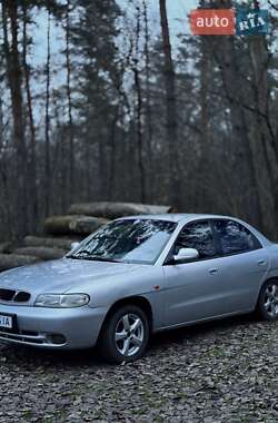Седан Daewoo Nubira 1998 в Карлівці