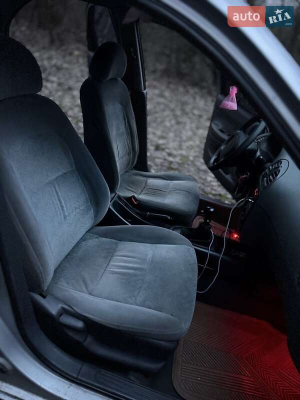 Седан Daewoo Nubira 1998 в Карловке