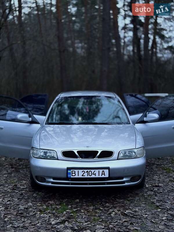 Седан Daewoo Nubira 1998 в Карловке