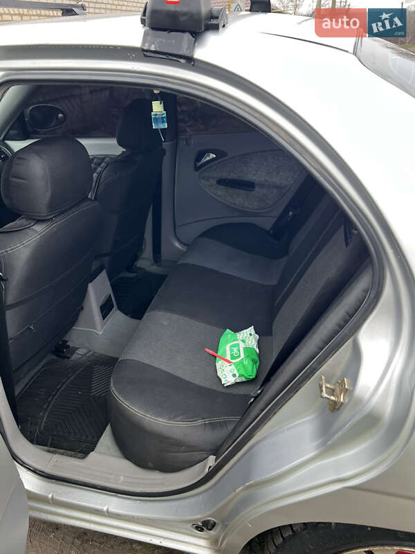 Седан Daewoo Nubira 2001 в Веселиновому