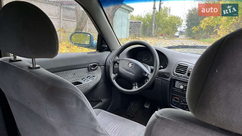 Седан Daewoo Nubira 1998 в Дніпрі