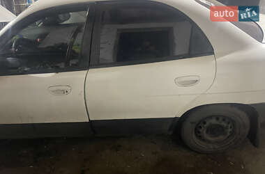 Седан Daewoo Nubira 1998 в Баранівці