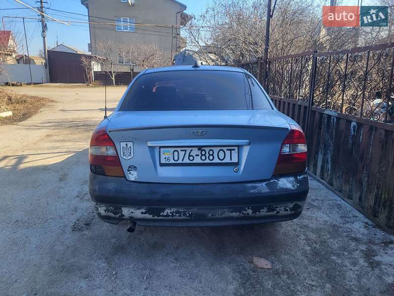 Седан Daewoo Nubira 2003 в Малодолинском