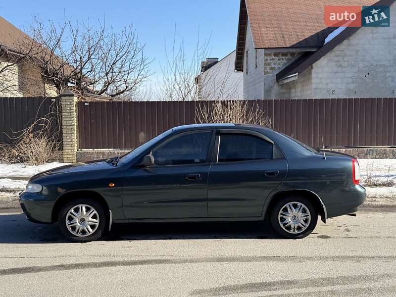 Седан Daewoo Nubira 1998 в Буче