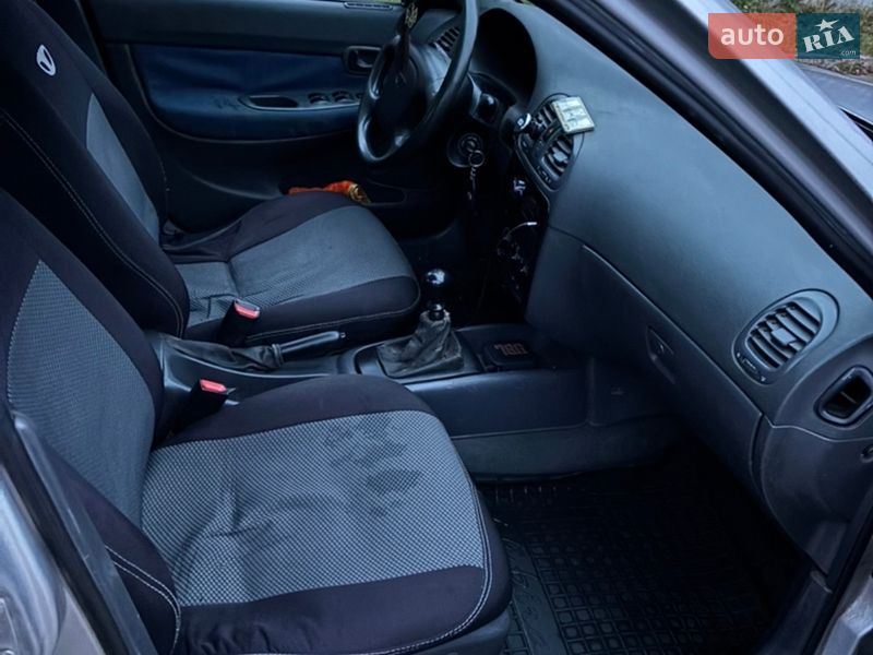 Седан Daewoo Nubira 1998 в Бобровиці