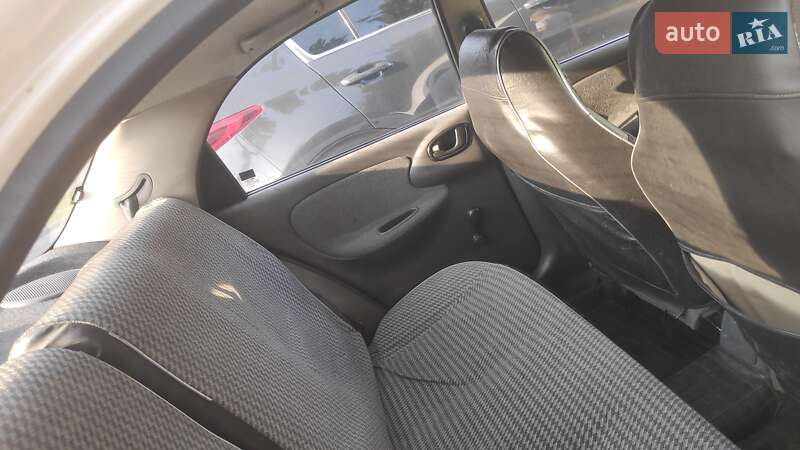 Седан Daewoo Sens 2004 в Запорожье