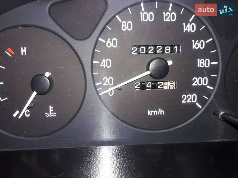 Седан Daewoo Sens 2004 в Запоріжжі