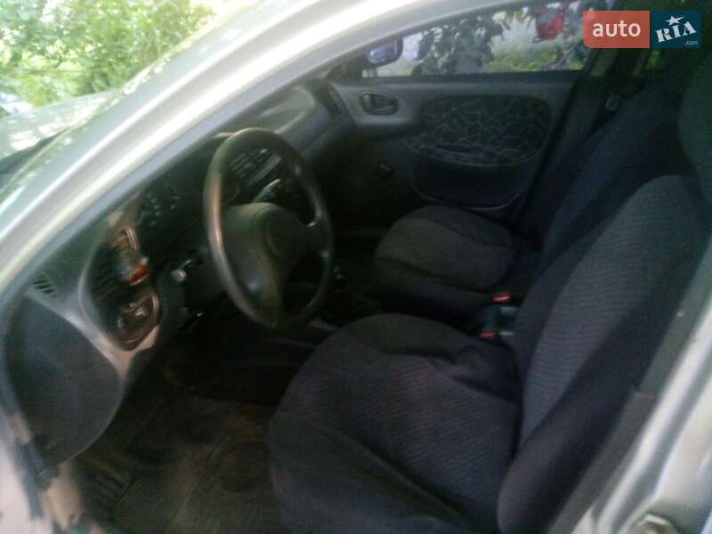 Седан Daewoo Sens 2004 в Кам'янському