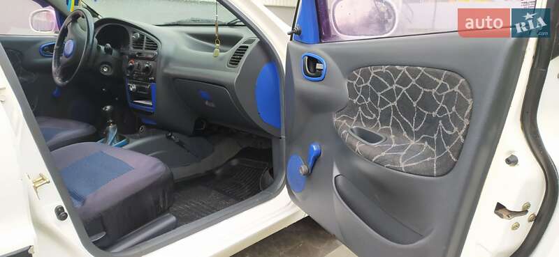 Седан Daewoo Sens 2002 в Львове