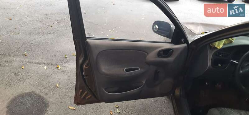 Седан Daewoo Sens 2005 в Ромнах