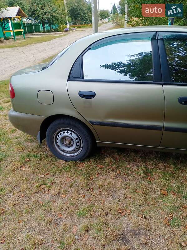 Седан Daewoo Sens 2004 в Синельниковому