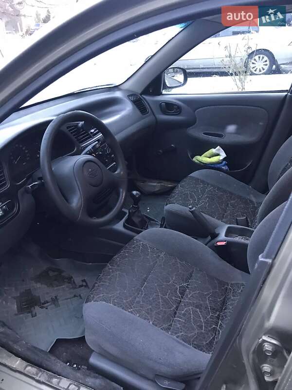 Седан Daewoo Sens 2003 в Львові