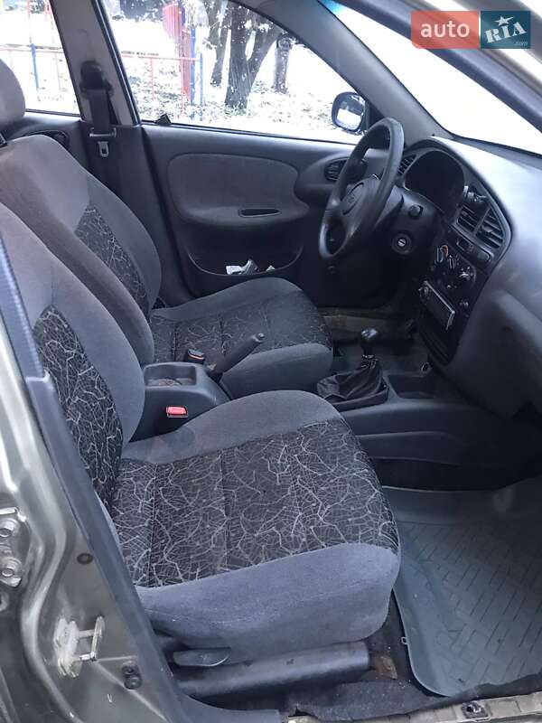 Седан Daewoo Sens 2003 в Львове