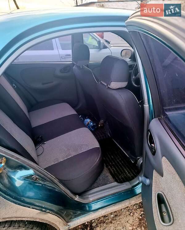 Седан Daewoo Sens 2004 в Жовтих Водах