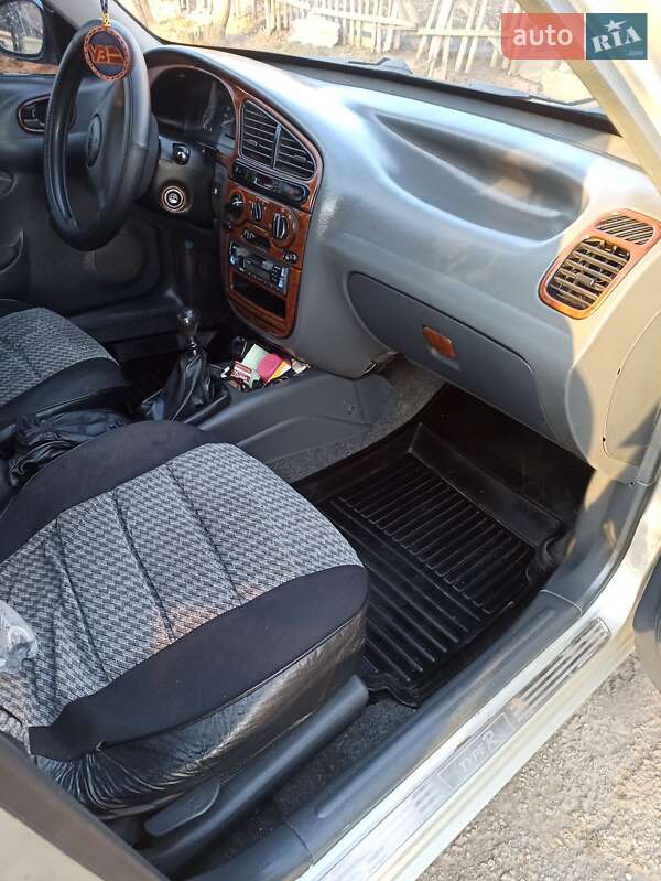 Седан Daewoo Sens 2003 в Лозовой