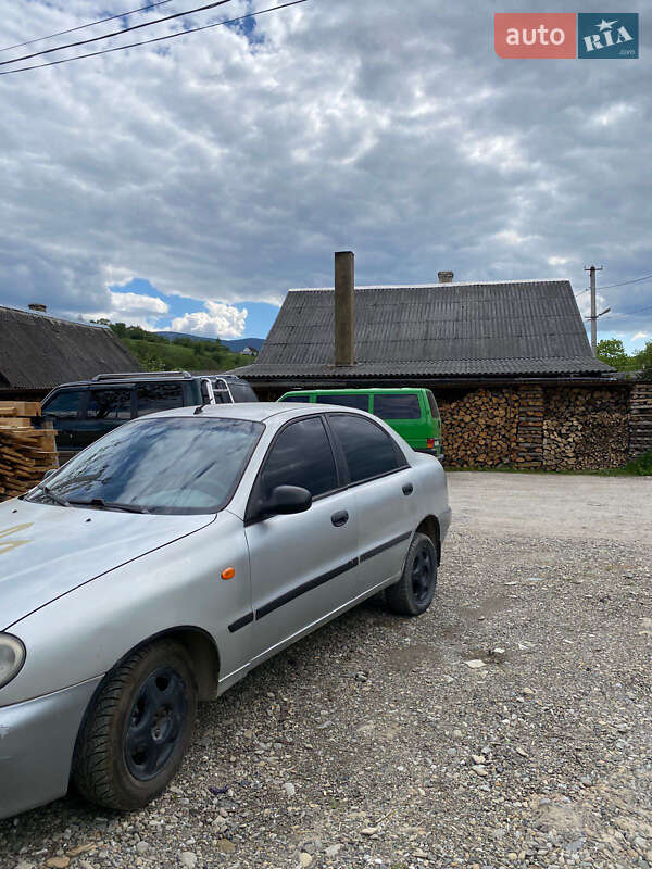 Седан Daewoo Sens 2005 в Рахові