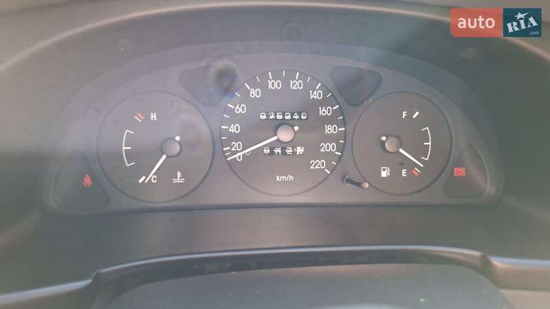 Седан Daewoo Sens 2004 в Хусте