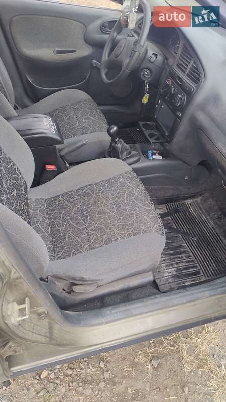 Седан Daewoo Sens 2004 в Новоархангельске