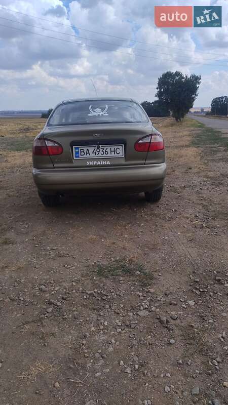 Седан Daewoo Sens 2004 в Новоархангельске