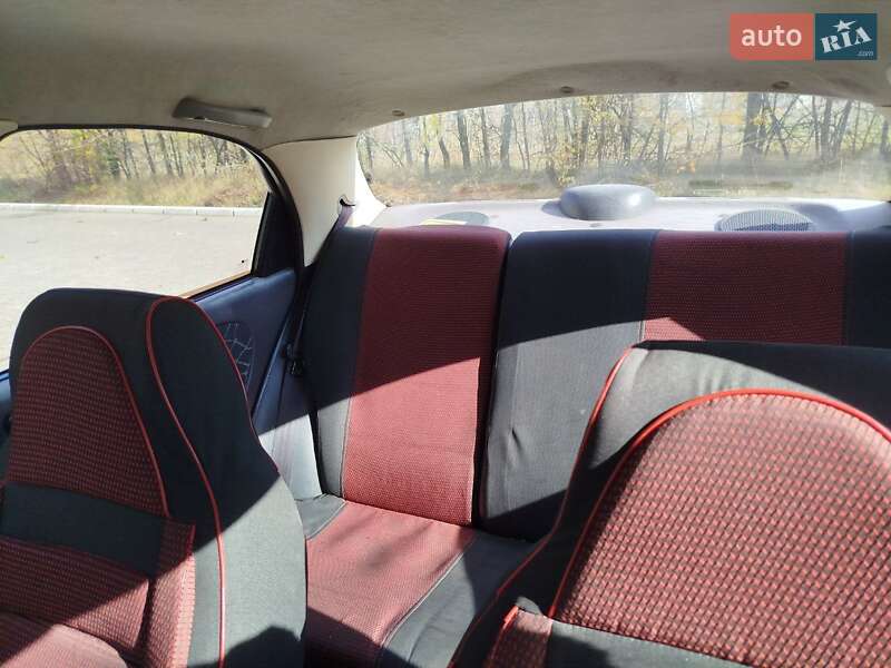 Седан Daewoo Sens 2003 в Черноморске