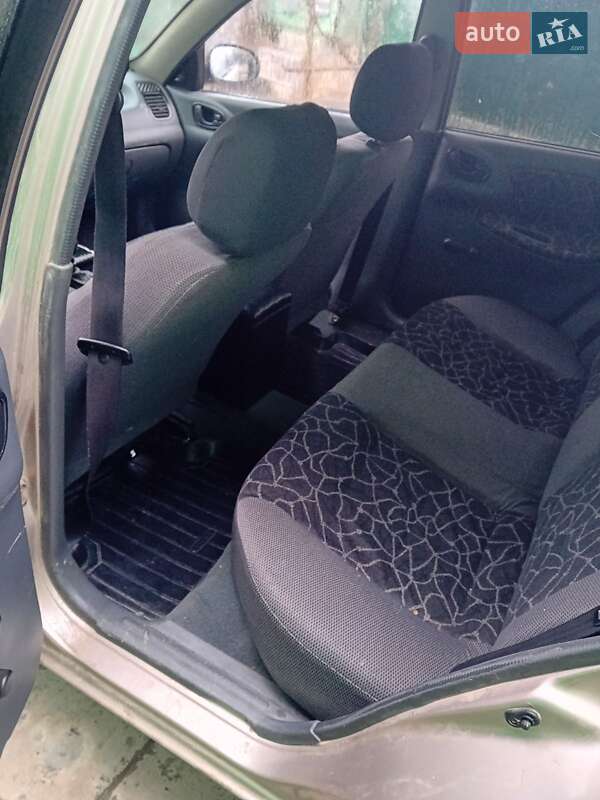 Седан Daewoo Sens 2004 в Тернополі