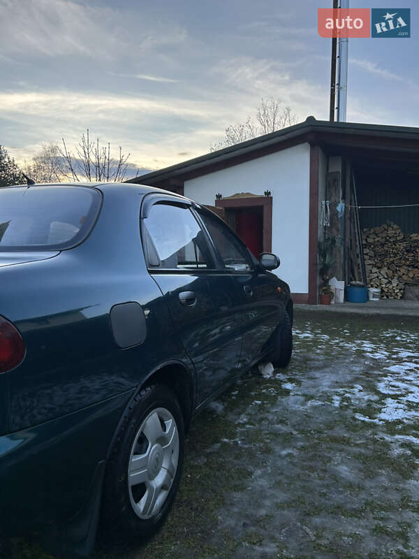 Седан Daewoo Sens 2003 в Новояворівську