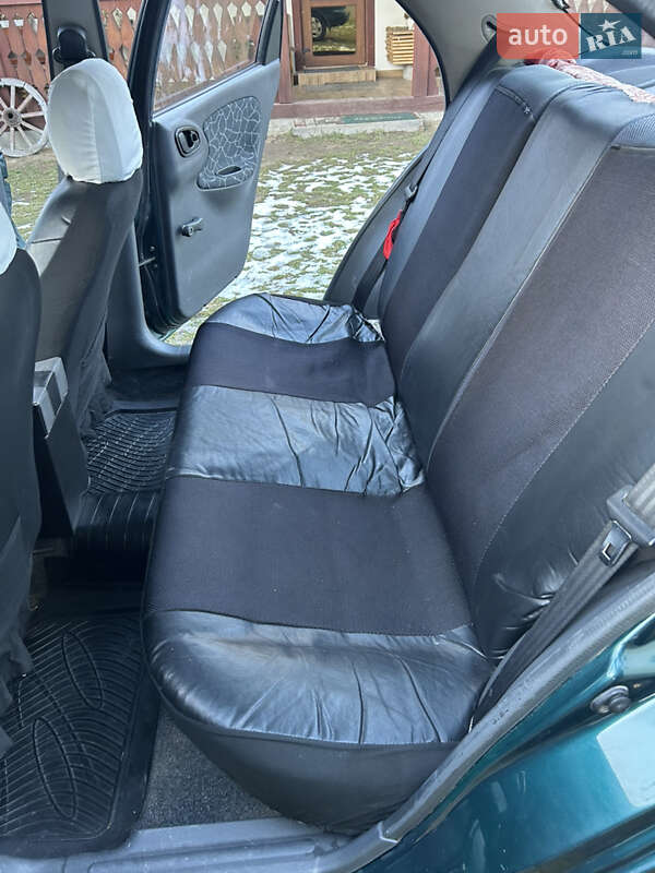 Седан Daewoo Sens 2003 в Новояворівську
