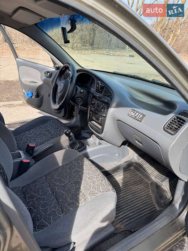 Седан Daewoo Sens 2004 в Кривом Роге