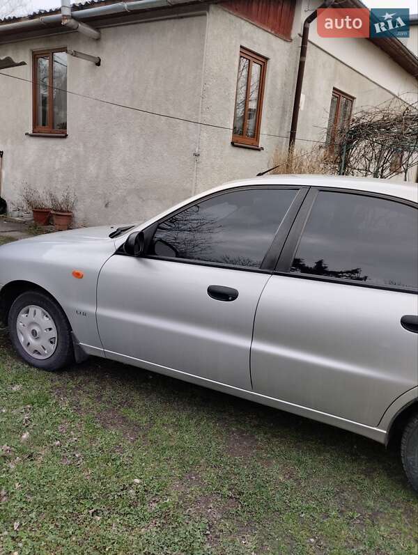 Седан Daewoo Sens 2004 в Долині