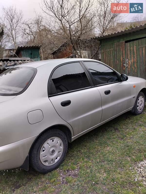 Седан Daewoo Sens 2004 в Долині