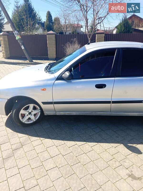 Седан Daewoo Sens 2004 в Львове